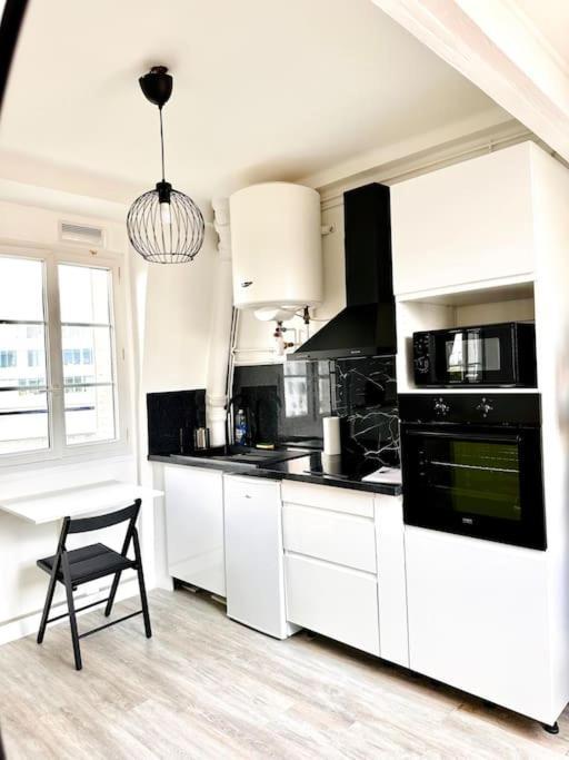 Appartement Vue Tour Eiffel Ligne 14 A Cote De Paris ジャンティイ エクステリア 写真