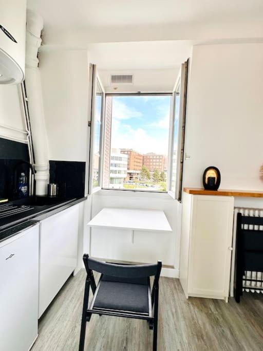 Appartement Vue Tour Eiffel Ligne 14 A Cote De Paris ジャンティイ エクステリア 写真