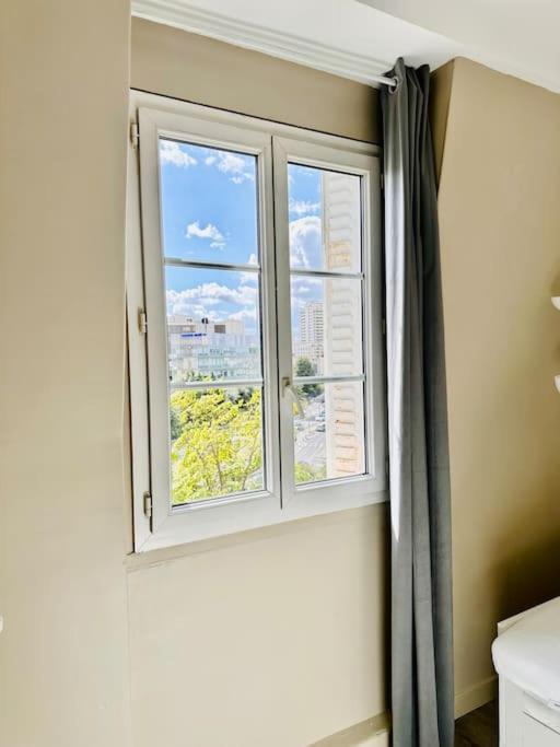 Appartement Vue Tour Eiffel Ligne 14 A Cote De Paris ジャンティイ エクステリア 写真